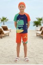 Erkek Çocuk Polyester + Elastan Dinozor Baskılı Kısa Kollu Şort ve Bone Üçlü Mayo