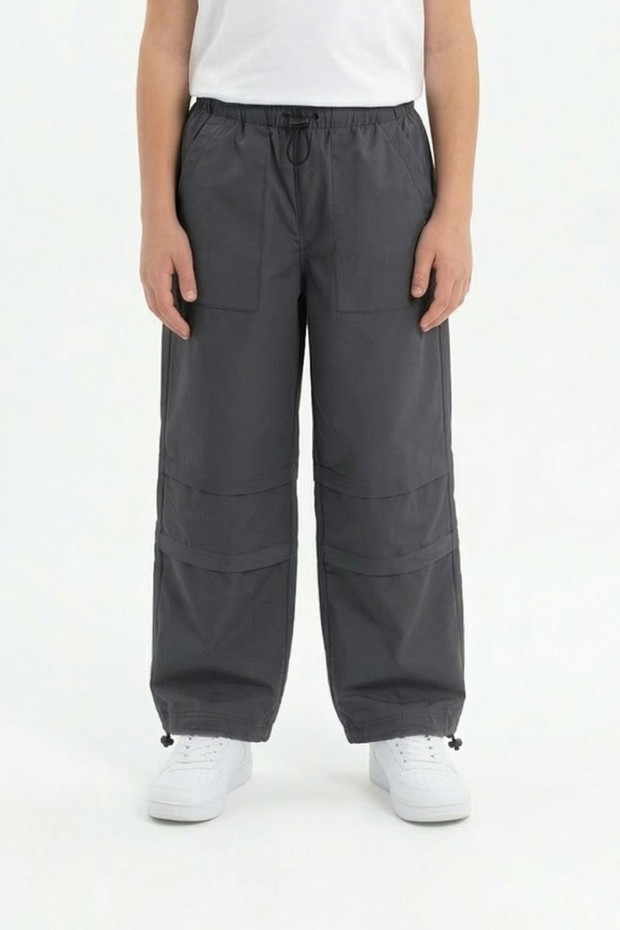 Garson Erkek Çocuk Beli ve Paçası Ayarlanabilir Lastikli Cepli Relax Kalıp Paraşüt Kumaş Pantolon
