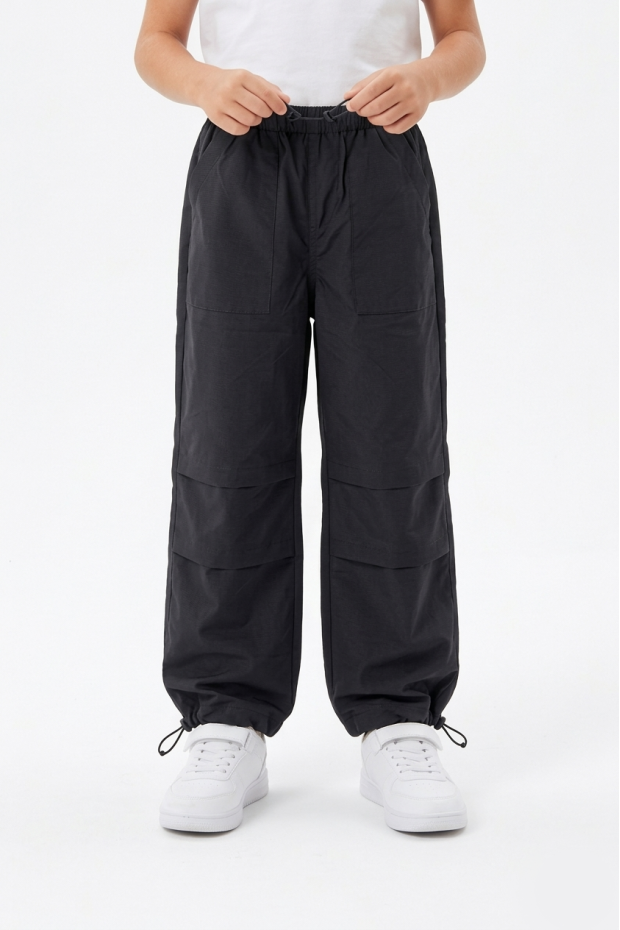 Erkek Çocuk Beli ve Paçası Ayarlanabilir Lastikli Cepli Relax Kalıp Paraşüt Kumaş Pantolon