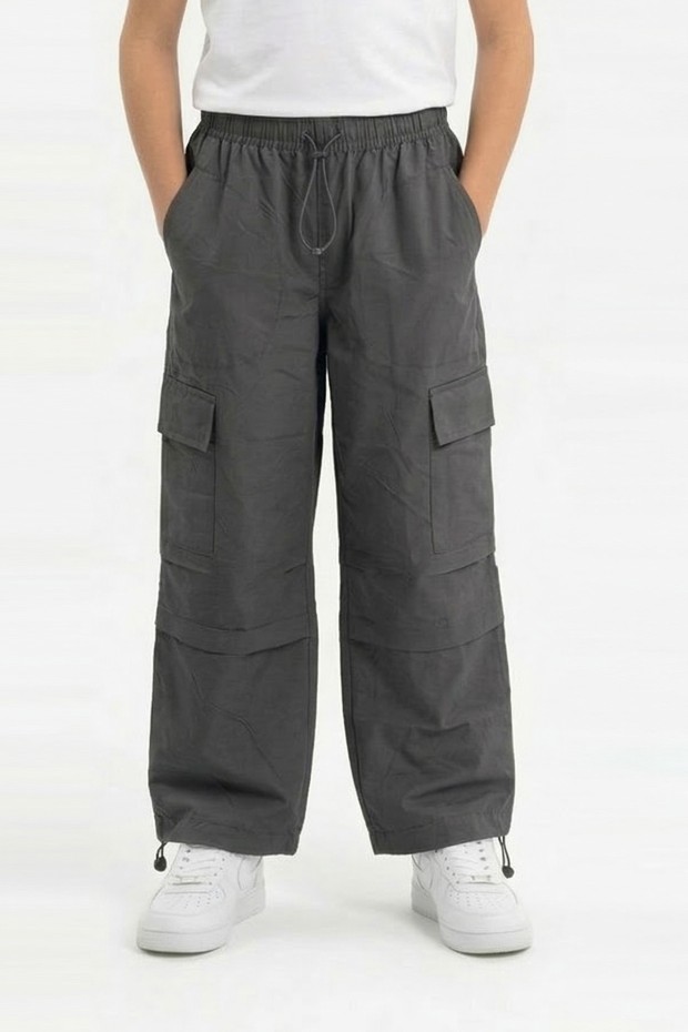 Garson Erkek Çocuk Beli ve Paçası Ayarlanabilir Lastikli Kargo Cepli Relax Kalıp Paraşüt Kumaş Pantolon