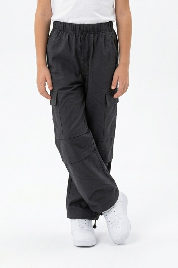 Erkek Çocuk Beli ve Paçası Ayarlanabilir Lastikli Kargo Cepli Relax Kalıp Paraşüt Kumaş Pantolon