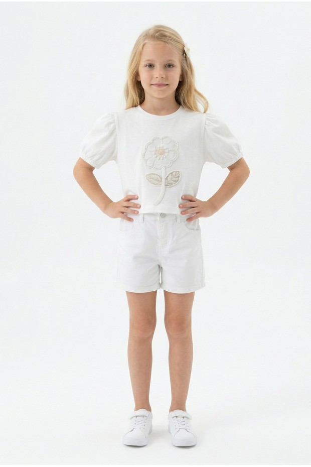 Kız Çocuk İnci ve Pul İşlemeli Papatya Nakışlı Tişört Ve Gabardin Kumaş Yazlık Şortlu Takım