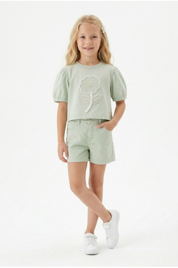 Kız Çocuk İnci ve Pul İşlemeli Papatya Nakışlı Tişört Ve Gabardin Kumaş Yazlık Şortlu Takım