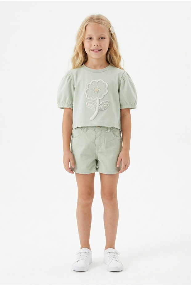 Kız Çocuk İnci ve Pul İşlemeli Papatya Nakışlı Tişört Ve Gabardin Kumaş Yazlık Şortlu Takım