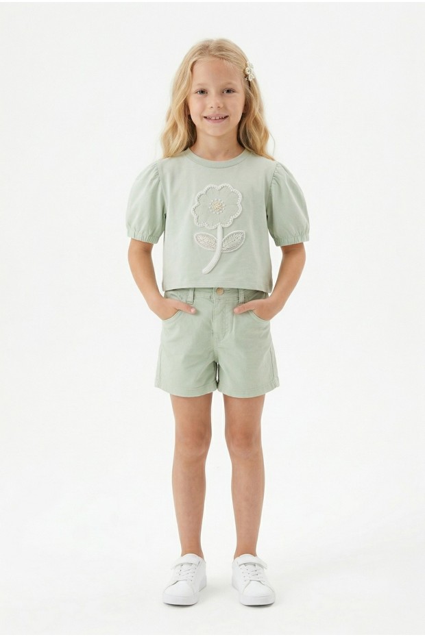 Kız Çocuk İnci ve Pul İşlemeli Papatya Nakışlı Tişört Ve Gabardin Kumaş Yazlık Şortlu Takım