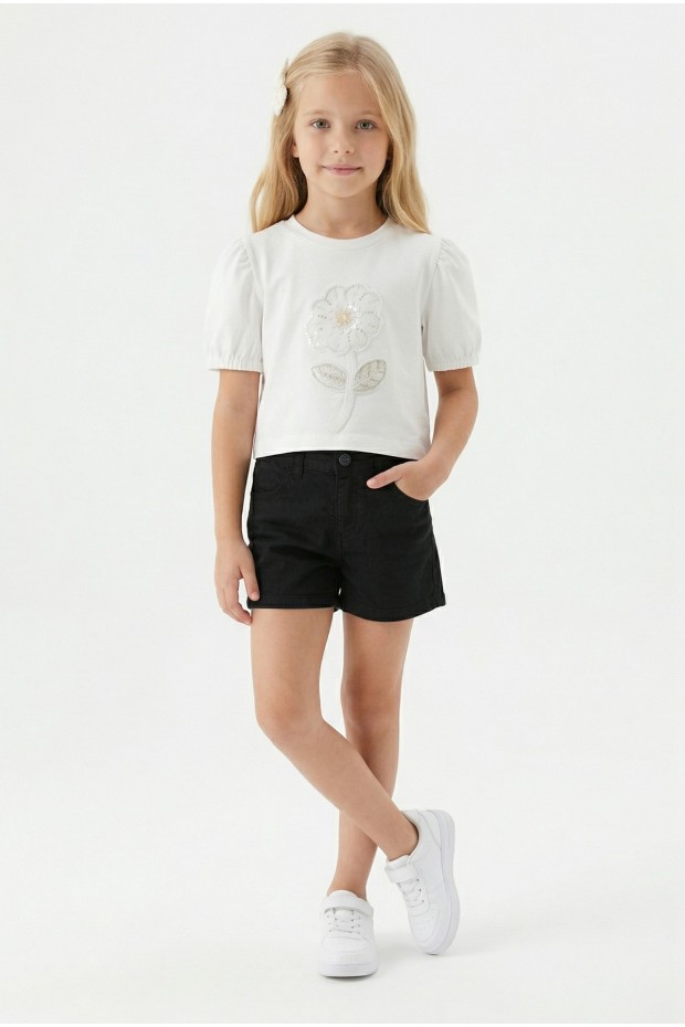 Kız Çocuk İnci ve Pul İşlemeli Papatya Nakışlı Tişört Ve Gabardin Kumaş Yazlık Şortlu Takım