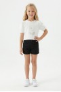 Kız Çocuk İnci ve Pul İşlemeli Papatya Nakışlı Tişört Ve Gabardin Kumaş Yazlık Şortlu Takım