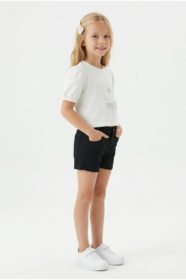 Kız Çocuk İnci ve Pul İşlemeli Papatya Nakışlı Tişört Ve Gabardin Kumaş Yazlık Şortlu Takım