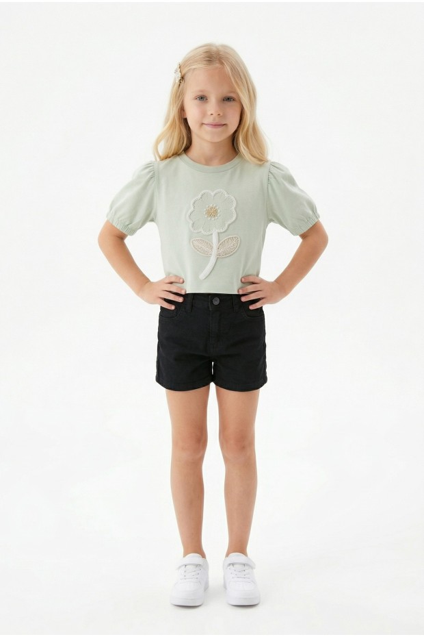 Kız Çocuk İnci ve Pul İşlemeli Papatya Nakışlı Tişört Ve Gabardin Kumaş Yazlık Şortlu Takım