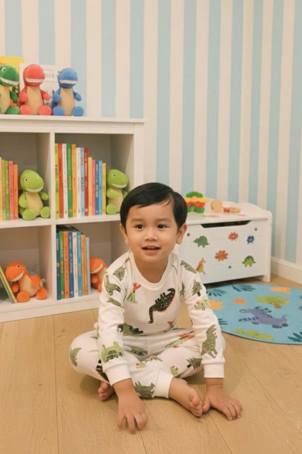 Erkek Çocuk Dinozor Desenli  %100 Pamuk Reaktif Boyalı Süprem Kumaş Uzun Kollu Pijama Takımı