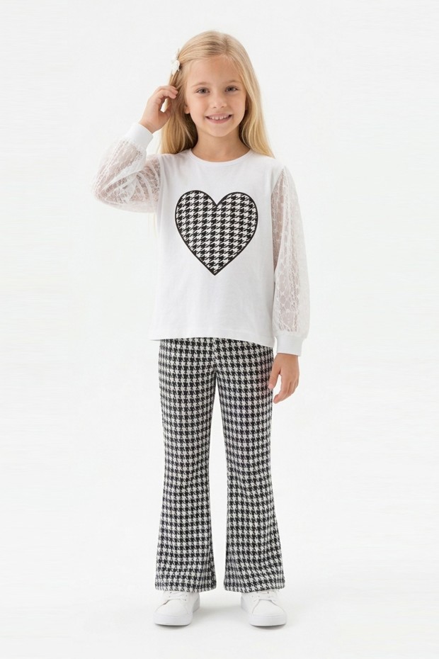 Kız Çocuk Süprem Jogger Kumaş Kalp Desenli Tül Detaylı Tişört Ve İspanyol Paça Pantolon Takımı
