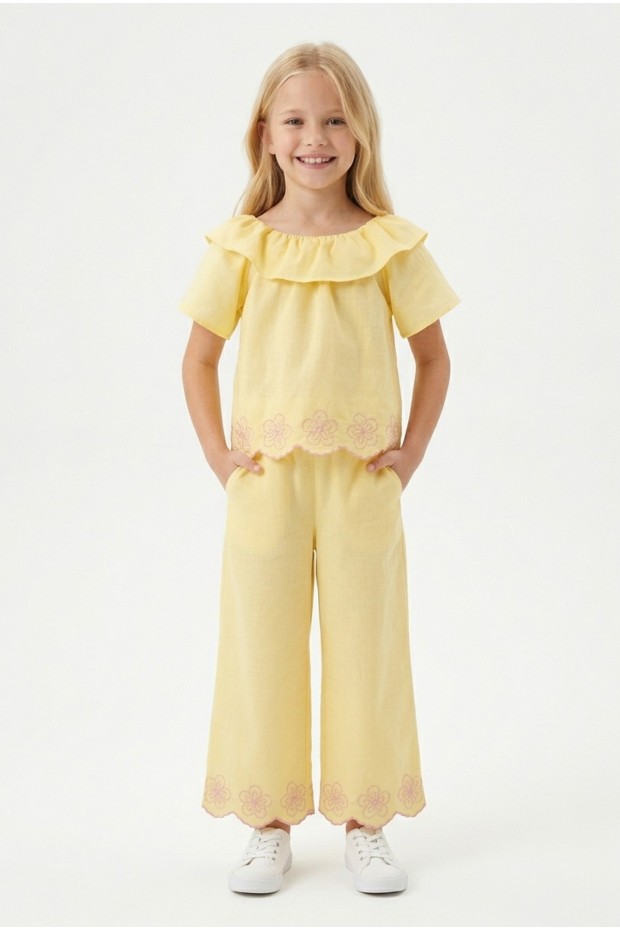 Kız Çocuk  Fisto İşlemeli Volanlı Bluz ve Geniş Paça Pantolonlu Vual Kumaş Takım