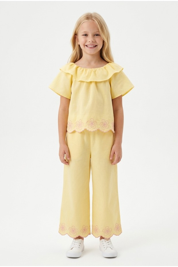 Kız Çocuk  Fisto İşlemeli Volanlı Bluz ve Geniş Paça Pantolonlu Vual Kumaş Takım