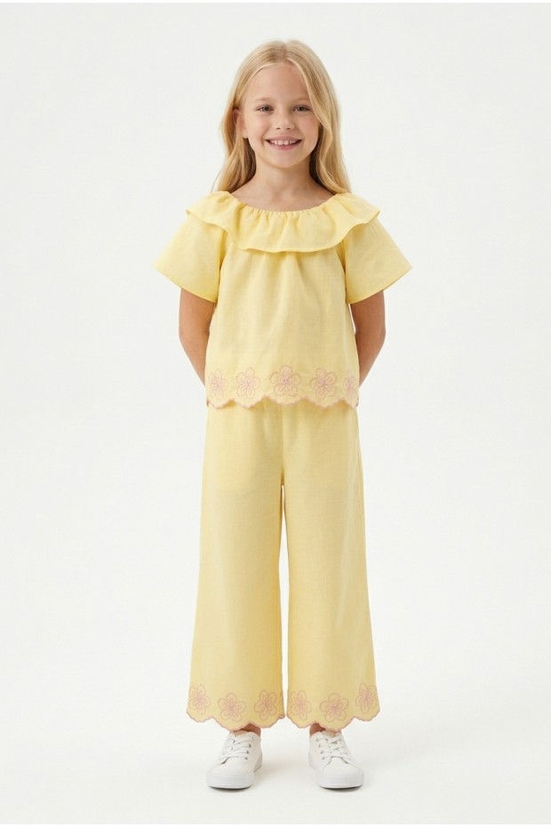 Kız Çocuk  Fisto İşlemeli Volanlı Bluz ve Geniş Paça Pantolonlu Vual Kumaş Takım