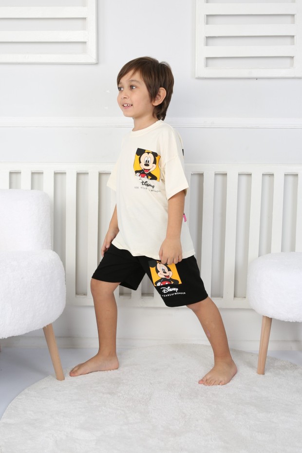 Arkası Baskılı Tişört Ve Şortlu Krem Takım